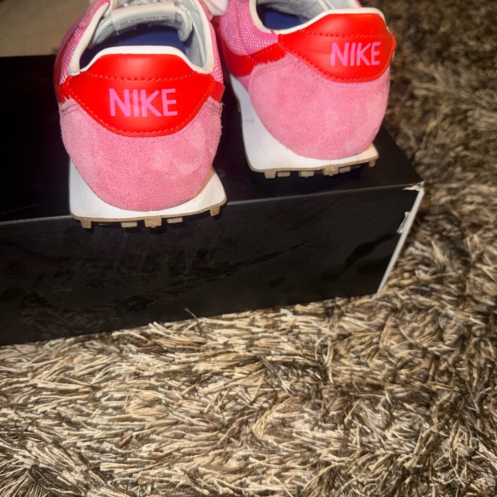 LD-1000 Sneaker (Women)
Nike - Picture 4 of 11